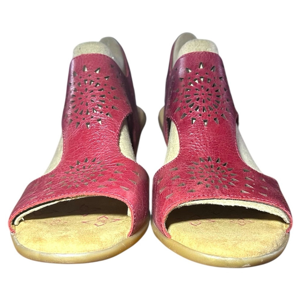 Comfortiva Pillowtop SZ 9 Leather Comfort Slingback Sandals Red Cutout 2” heel. - Picture 3 of 13